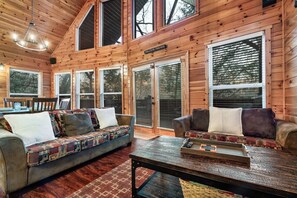 Smart TV, fireplace - 2 BED|2.5 BATH-Butterfly Views-Close to Dollywood! (Sevierville)