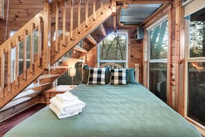 2 bedrooms, iron/ironing board, WiFi, bed sheets - 2 BED|2.5 BATH-Butterfly Views-Close to Dollywood! (Sevierville)