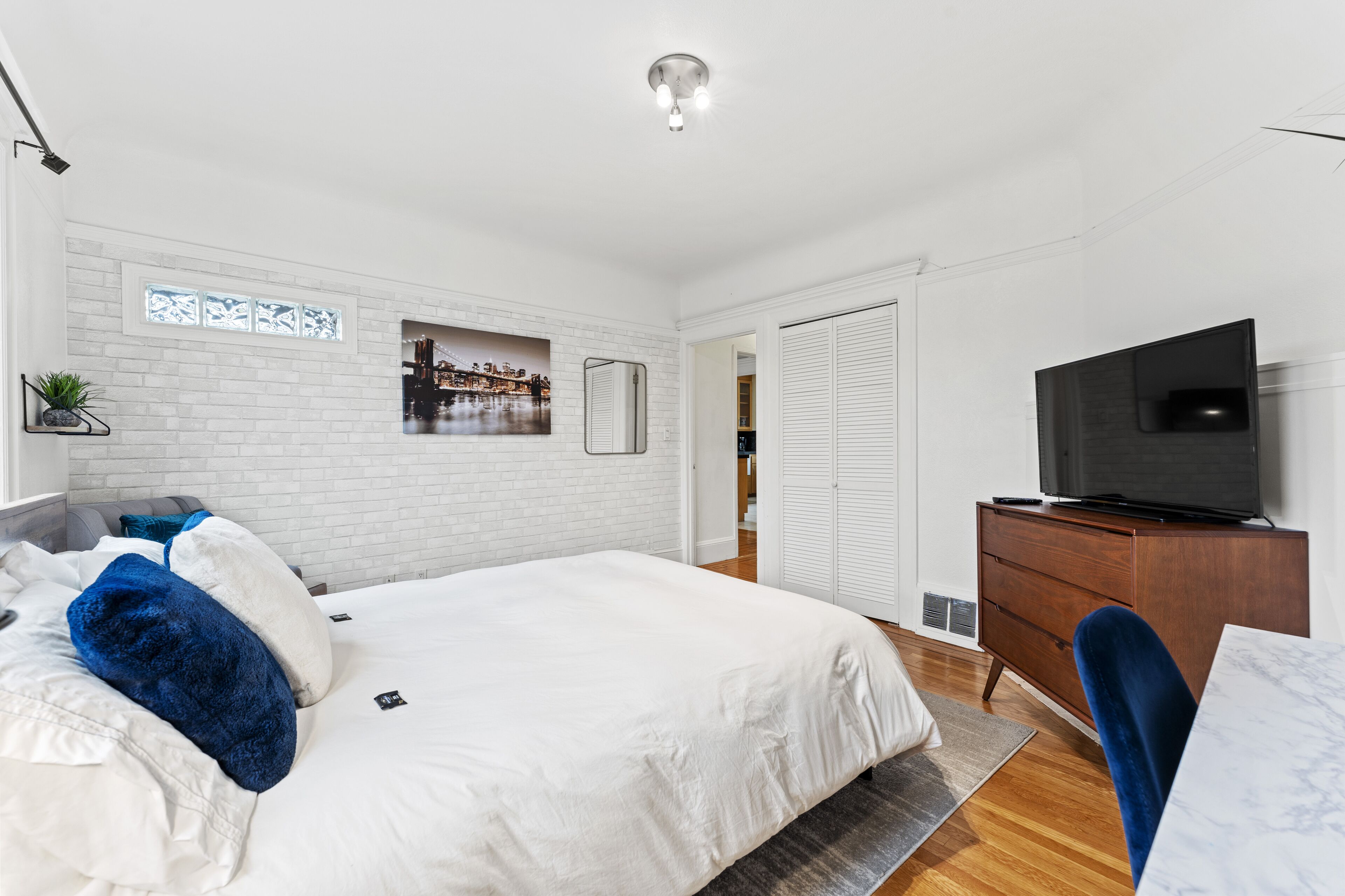 2 camere, una scrivania, ferro/asse da stiro, Wi-Fi gratuito