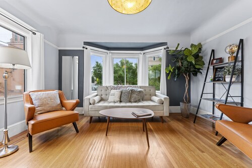 2BR/2Baths Spacious and Clean