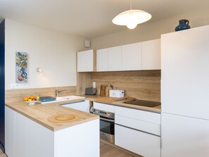 Fridge, microwave, oven, dishwasher - Bas-Sablons by Interhome (Saint Malo)