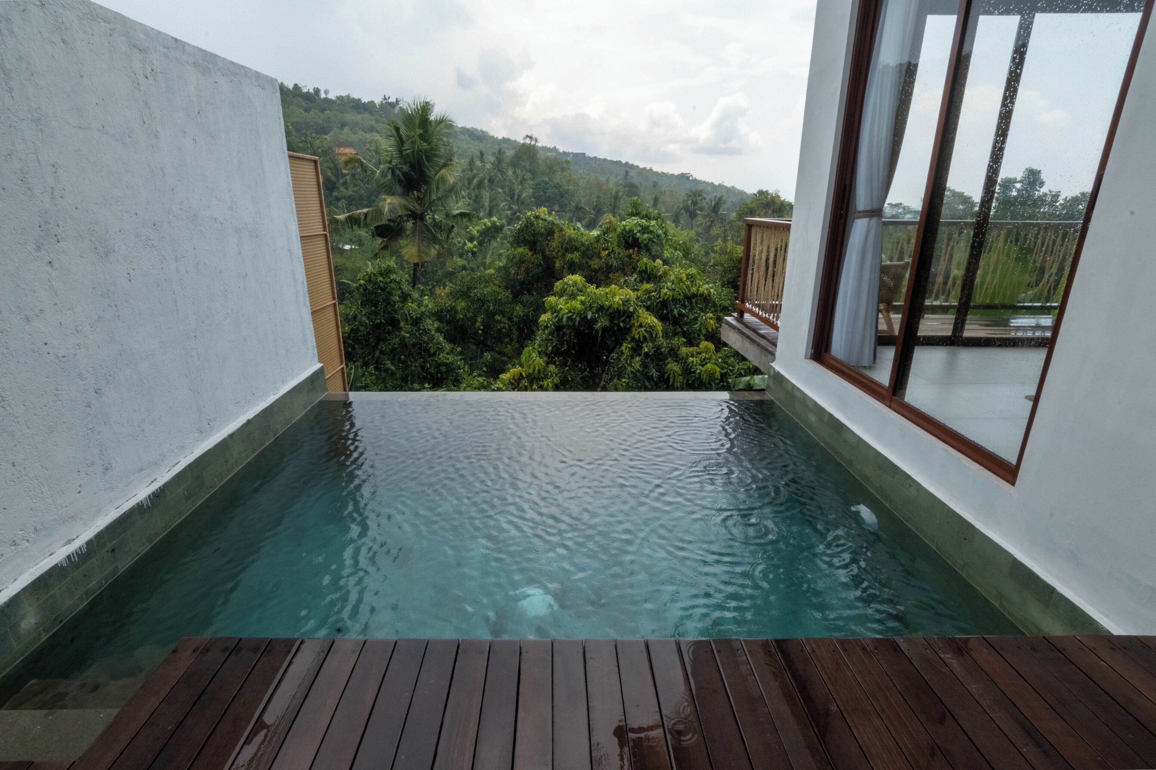 40-inch Smart TV with digital channels