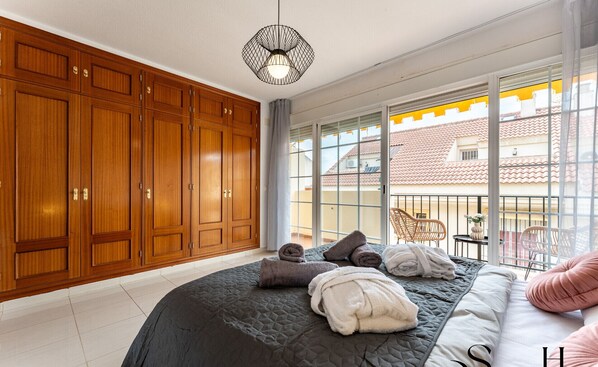 3 bedrooms, iron/ironing board, free WiFi, bed sheets