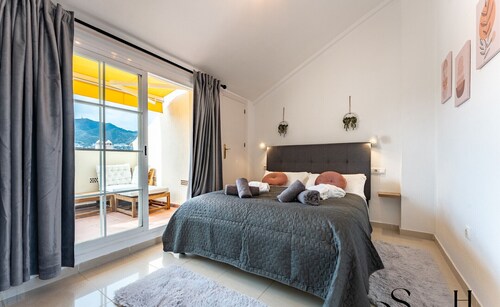 3Bd townhouse Jacuzzi , Sea view , pool , private garage  REF031