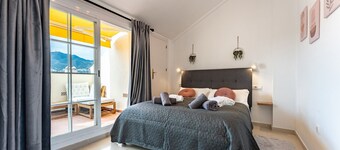 3Bd townhouse Jacuzzi , Sea view , pool , private garage  REF031