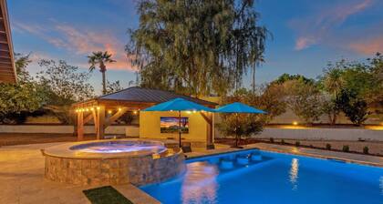 Heated Pool w/ swim up bar seating & Spa, Pool Table, Basketball Court, Putting green + FREE Golf!