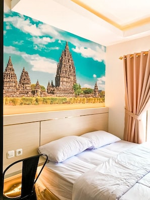 1 bedroom, desk, laptop workspace, soundproofing - Kartiko Palagan Eksklusif Yogyakarta (Depok)