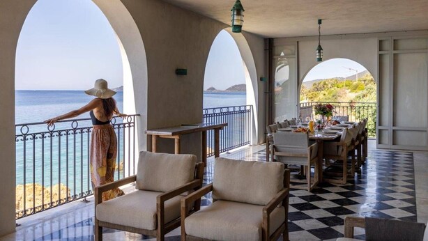 A covered outdoor area with a checkered floor, seating, and a view of the sea. - VILLA DOLCE VITA- 8 bedrooms, sea view, swimming pool, (Ajaccio)