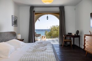 6 habitaciones, caja de seguridad en la habitación y escritorio 