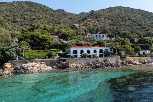 VILLA DOLCE VITA- 8 bedrooms, sea view, swimming pool,