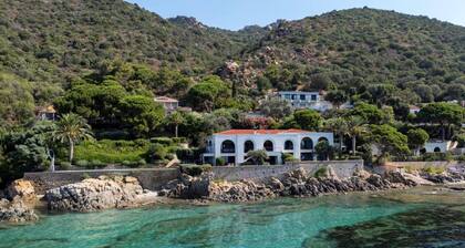 VILLA DOLCE VITA- 8 bedrooms, sea view, swimming pool,