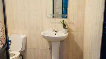 Double Room, Garden View | Bathroom
