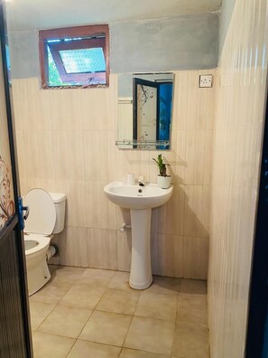 Doppelzimmer, Gartenblick | Badezimmer