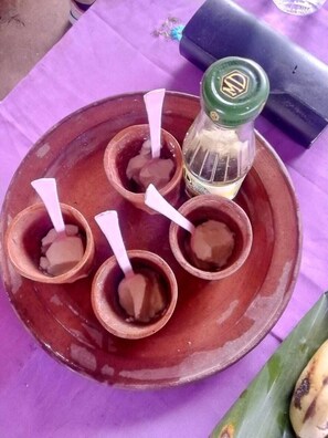 Doppelzimmer, Gartenblick | Essbereich im Zimmer