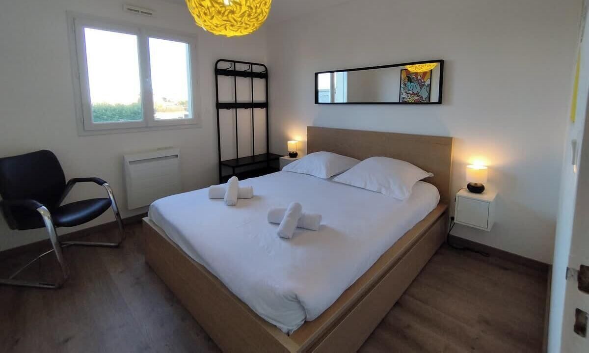 4 bedrooms, iron/ironing board, free WiFi, bed sheets