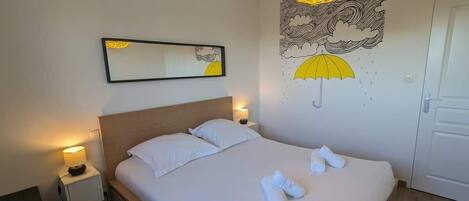 4 dormitoris, planxa i posts de planxar, wifi gratuïta i roba de llit