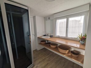 Shower, hair dryer, towels - Ty Flosque - Nice family house near the beach (Ploudalmézeau)