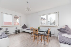 4 bedrooms, WiFi, bed sheets