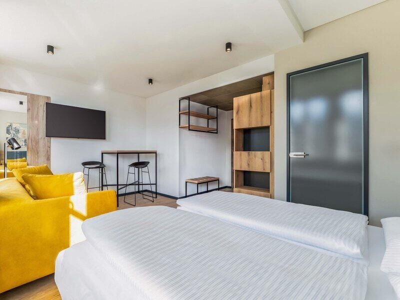 Family Room, Non Smoking, Kitchenette | Blackout drapes, soundproofing, WiFi (free), bed sheets