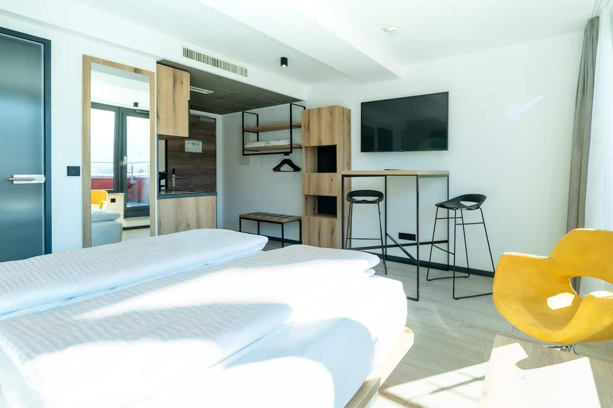 Habitació doble prèmium, no fumadors, cuina bàsica | 1 dormitori, cortines opaques i habitacions insonoritzades