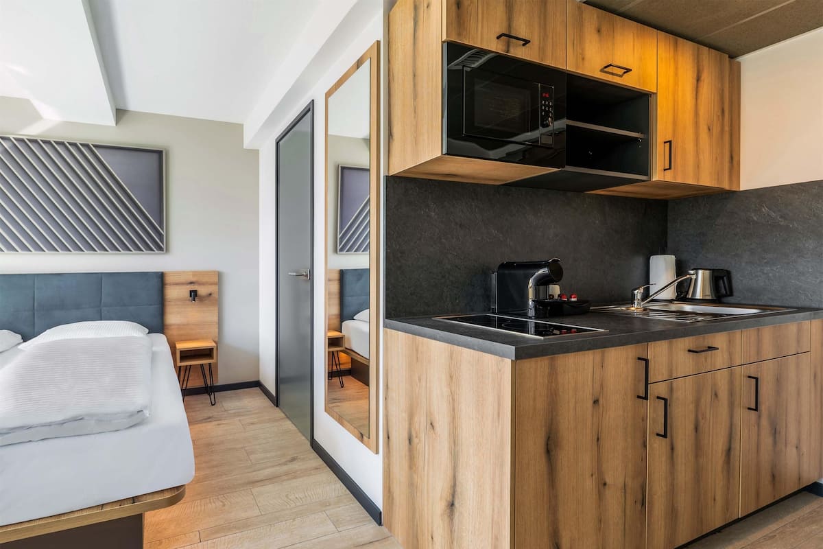 Premium Double Room, Non Smoking, Kitchenette | Blackout drapes, soundproofing, free WiFi, bed sheets