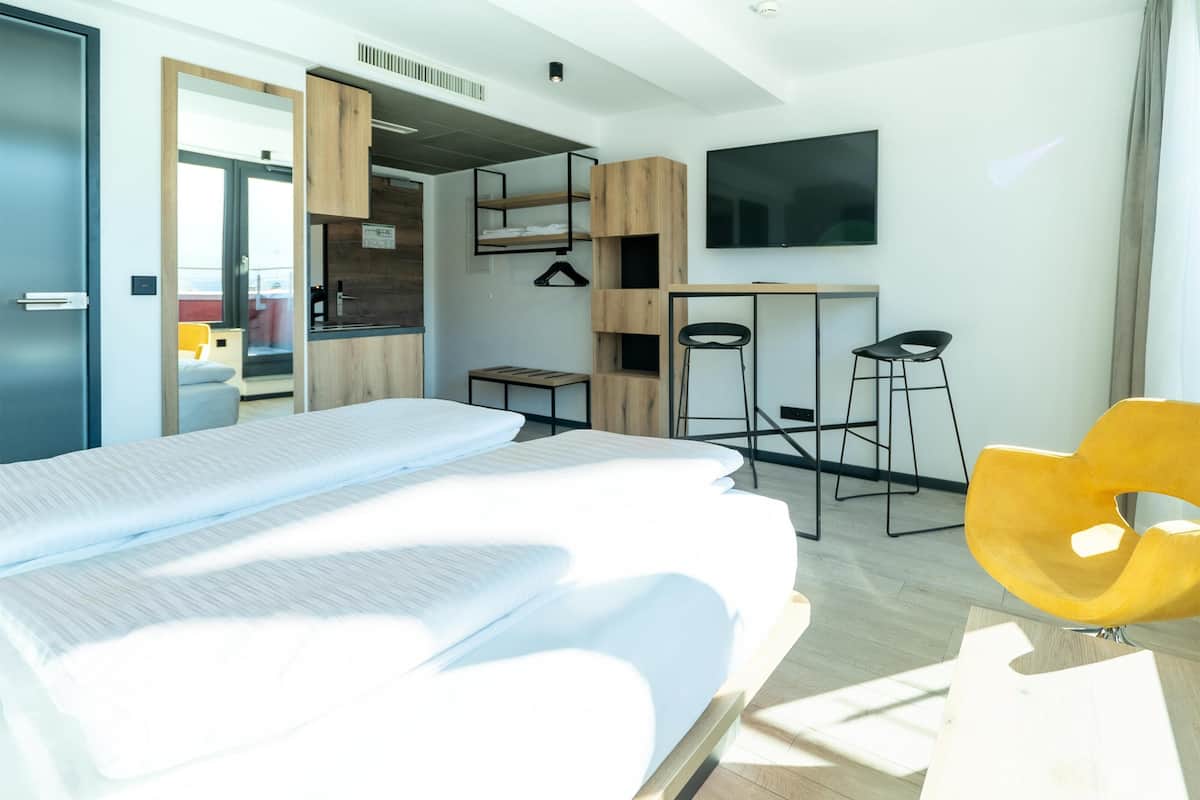 1 bedroom, blackout curtains, soundproofing, free WiFi