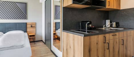 Premium-Doppelzimmer, Nichtraucher, Kochnische | Verdunkelungsvorhänge, schallisolierte Zimmer, kostenloses WLAN