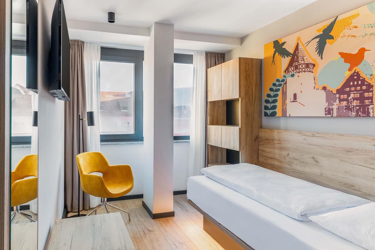 Single Room, Non Smoking | 1 bedroom, blackout drapes, soundproofing, free WiFi