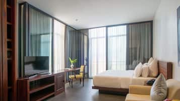 1 bedroom, premium bedding, in-room safe, desk