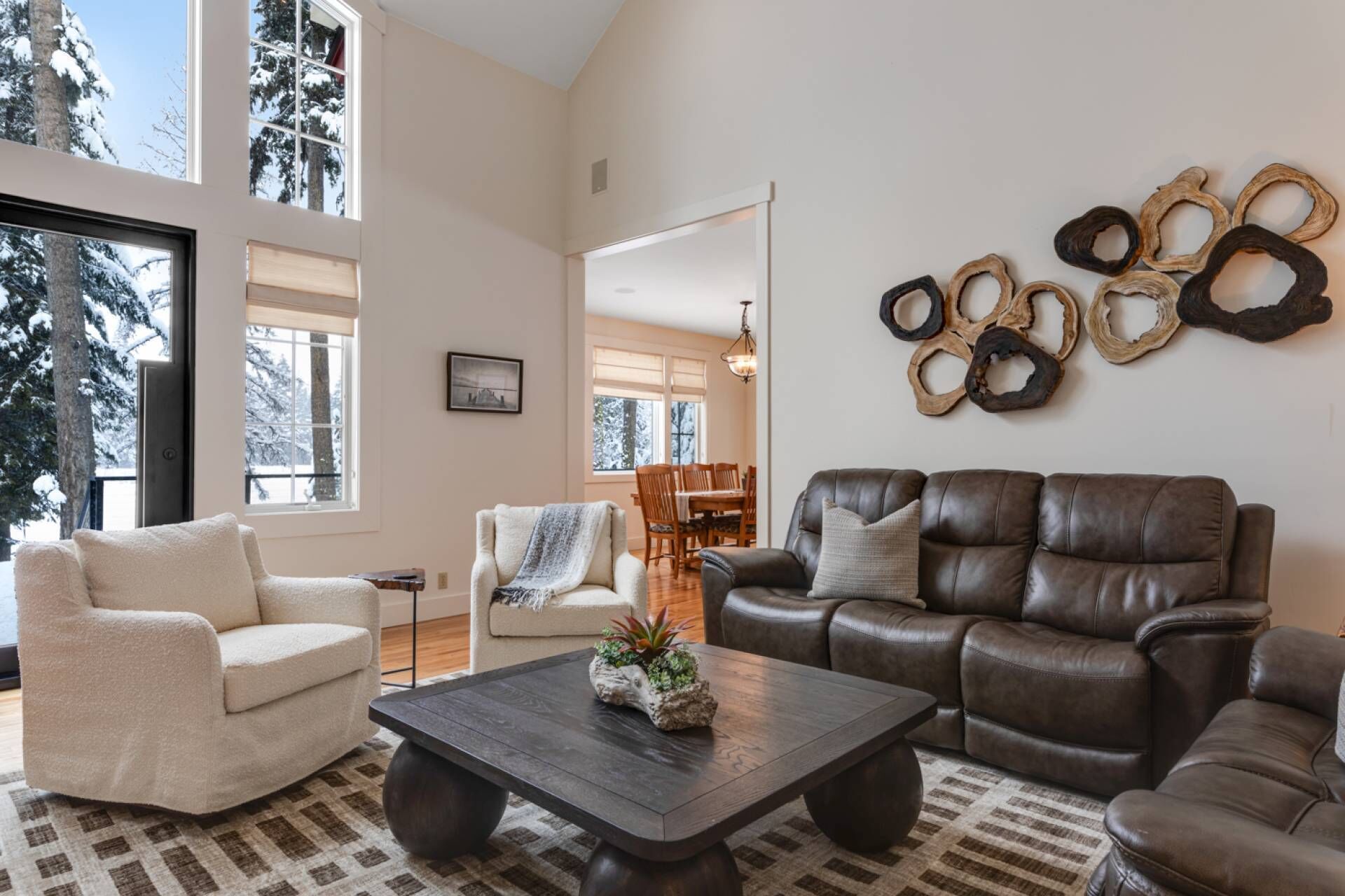 Smart TV, fireplace, stereo