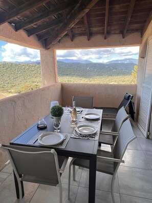 Outdoor dining - Appartement vue sur la Baie de Santa Giulia - 4 Personnes (PORTO-VECCHIO)