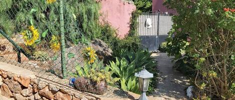 Hus - 2 sovrum - privat pool - utsikt mot trÀdgÄrden | Exteriör