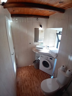 House, 2 Bedrooms, Private Pool, Garden View | Bathroom - Bela Vista House - Quinta Amoreira (Loulé)