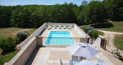 Freyssines, encantadora casa familiar con piscina privada, se admiten mascotas