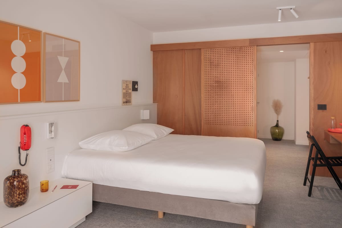 1 habitación, caja de seguridad en la habitación y insonorización