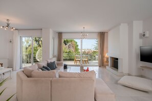 Smart TV, fireplace, books - Saltia Complex, Roof Garden,30 m. from sandy beach (Daratsos)