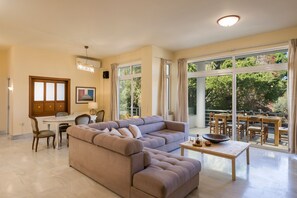 Smart TV, fireplace, books - Saltia Complex, Roof Garden,30 m. from sandy beach (Daratsos)