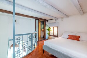 2 bedrooms, desk, free WiFi, bed sheets