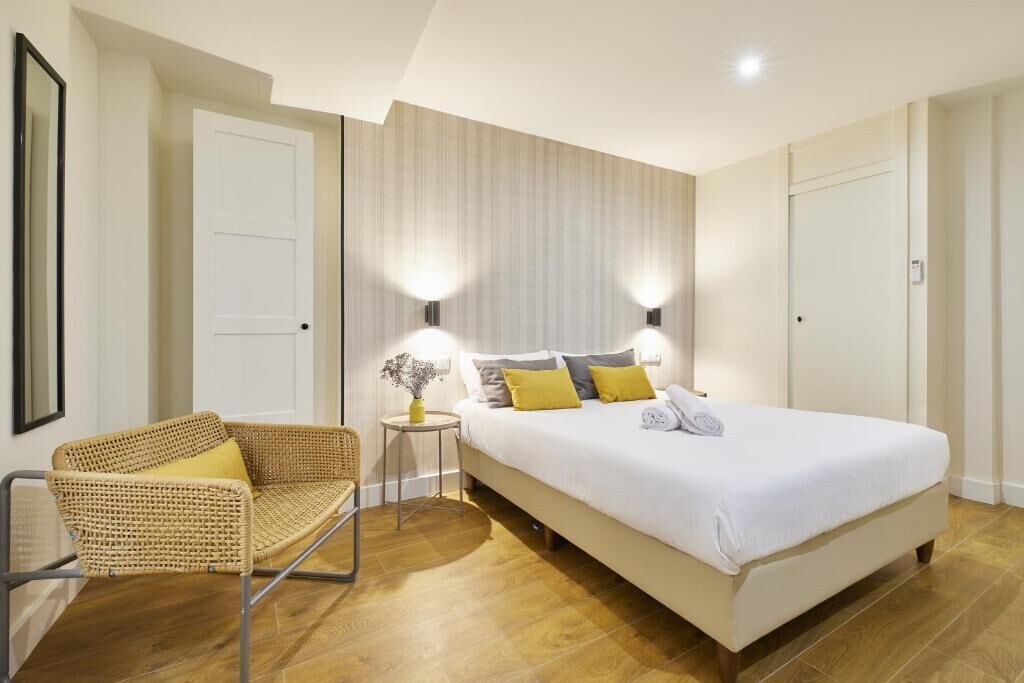 Premium bedding, down duvets, desk, laptop workspace