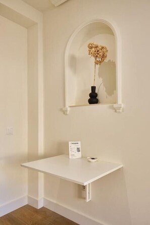 Flat-screen TV - Estudios Bordadores by Valdesierra  (Salamanca)