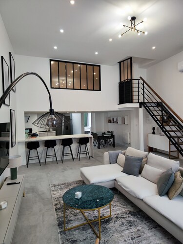 Loft 120m2 with AC & Sauna/Hammam