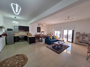 Appartement Familial | Cuisine privée | Grand réfrigérateur, micro-ondes, four, plaque de cuisson