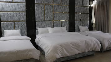 Family Room | In-room safe, soundproofing, free WiFi, bed sheets