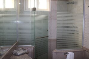 Club-lejlighed | Badeværelse | Hjemmesko