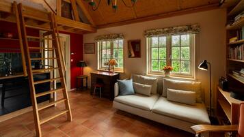 Fernseher, Kamin, BĂŒcher