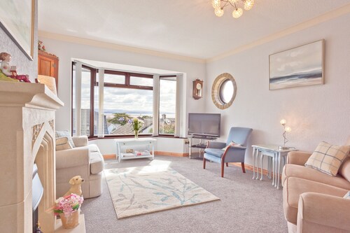 Lothlorien in Grange-over-sands With Bay Views
