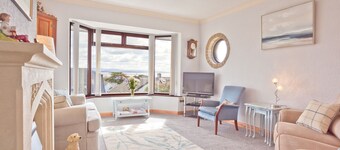 Lothlorien in Grange-over-sands With Bay Views