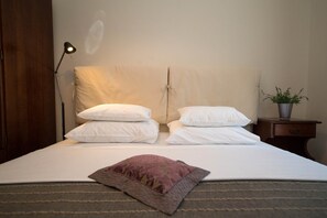 2 chambres, fer et planche à repasser, Wi-Fi gratuit, draps fournis