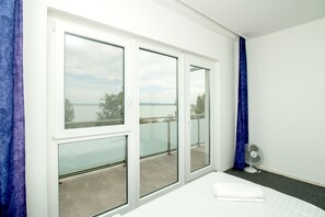 Family Room | Hypo-allergenic bedding, free WiFi, bed sheets, wheelchair access