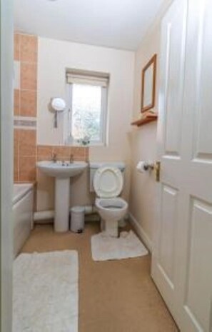 タオル、トイレットペーパー